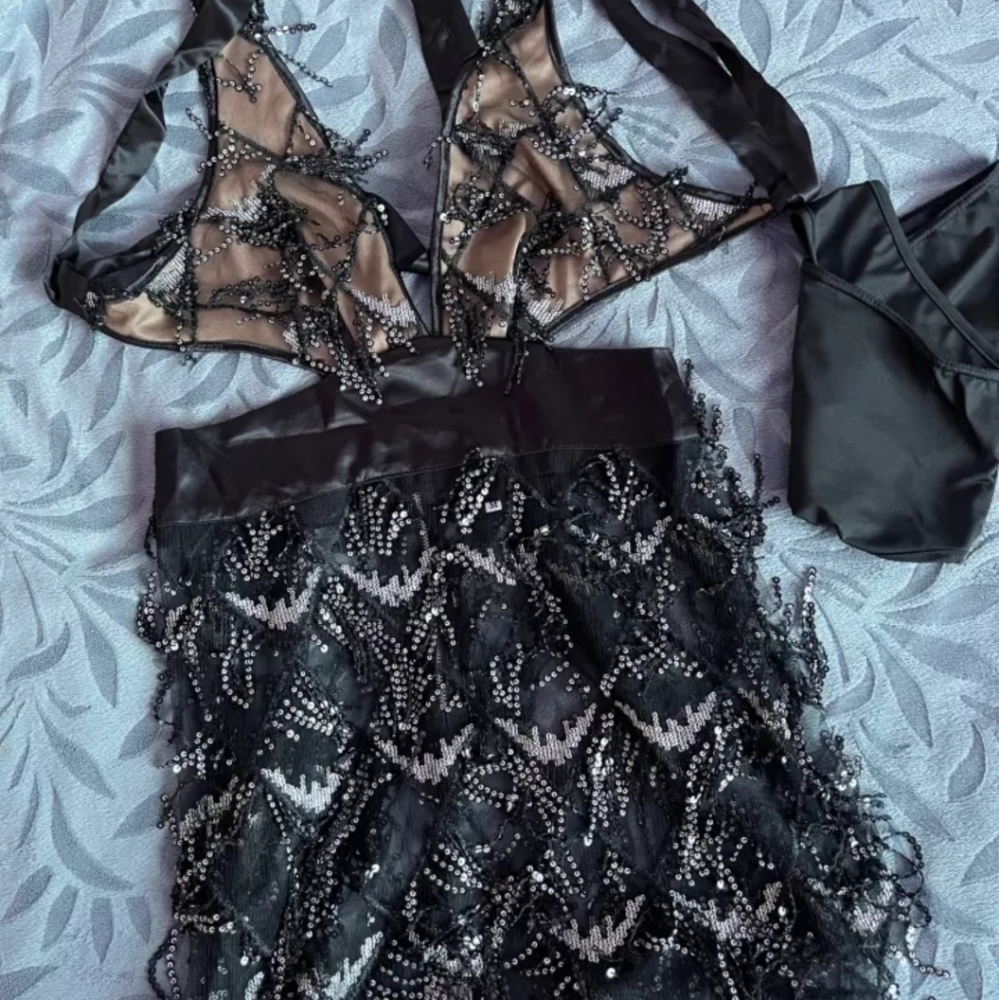 Dress - Picture 3 of 4